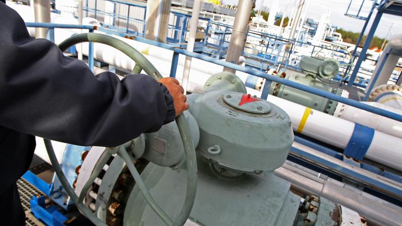 Az EU szigorítana az orosz LNG szektorra, Magyarország vétóval válaszol