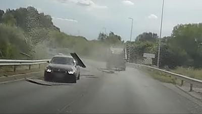 Teherautóról hullott szemét rongált meg egy BMW-t Budapesten