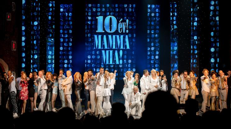 A Mamma Mia! tizedik évfordulóját ünnepelték a Madách Színházban
