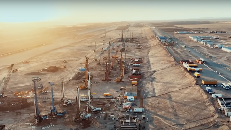 Szaúdi Neom projekt: Milliárdok ömlenek, de az építkezés csúszik