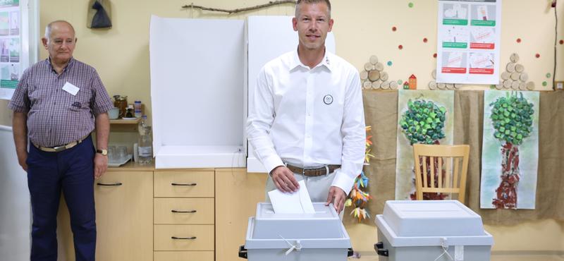 Magyar Péter szavazott, új helyszínt jelölt az eredményváróhoz