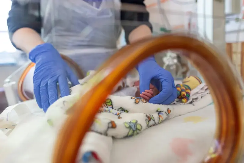 Új remény oxigénhiányos újszülötteknek: hipotermiás terápia sikerei