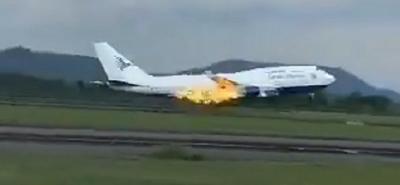 Boeing 747 hajtóműgyulladás Makassarban: sikeres kényszerleszállás
