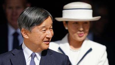 Japán császár és hitvese hivatalos látogatásán Nagy-Britanniában