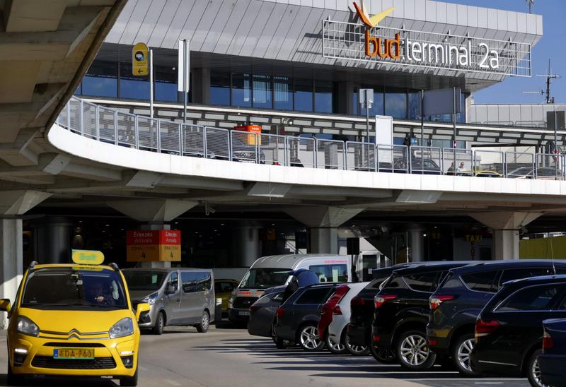 A NER kedvenc takarítócégének rekordvesztesége a ferihegyi repülőtéren