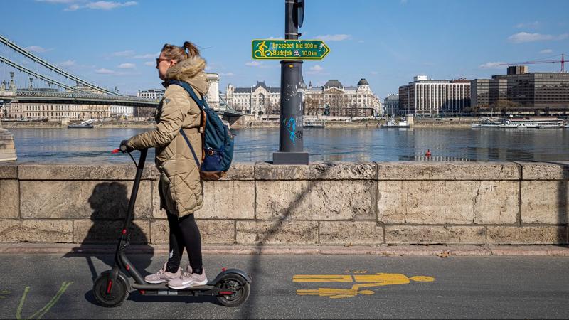 Kötelező biztosítás jön bizonyos e-rollerekre 2024. július 16-tól