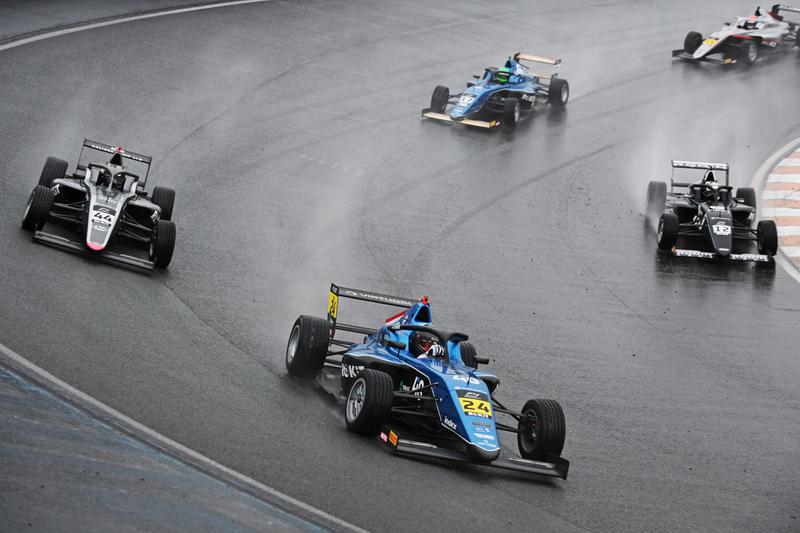 Molnár Martin történelmi sikert ért el a Zandvoorti F4-es versenyen