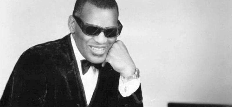 Ray Charles emlékére: Egy zenei legenda életútja és öröksége