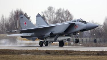Orosz MiG-31 vadászgép elfogott egy NATO felderítő repülőgépet