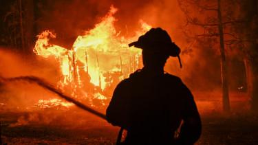 Kalifornia és Oregon lángokban: az erdőtüzek elszabadultak