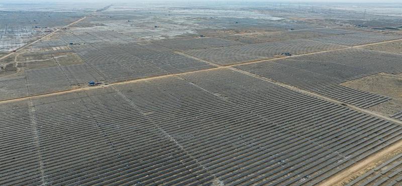 Indiában elindult a világ legnagyobb megújulóenergia-parkjának beüzemelése
