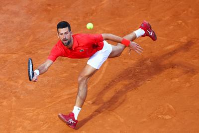 Djokovic meglepő kiesése Rómában, Tabilo győzelmével