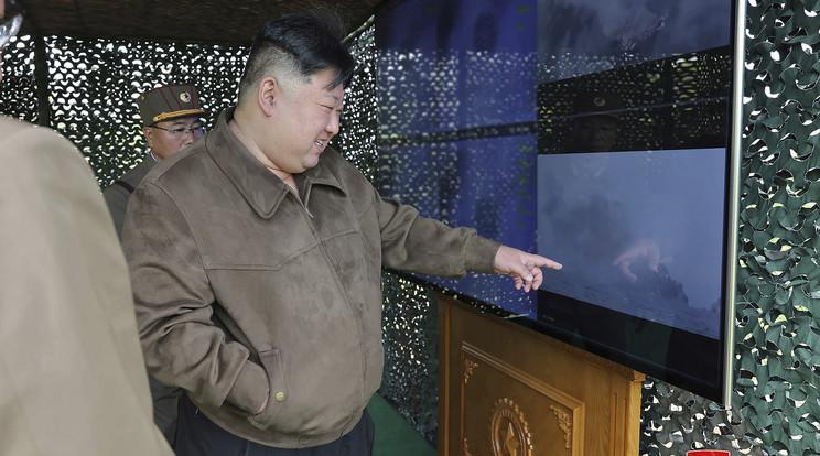 Észak-Korea nukleáris erejét fitogtatja Kim Dzsongun vezetésével