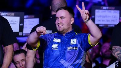 Luke Littler, a darts ifjú csillaga, aki a liverpooli közönség ellenében is győzött