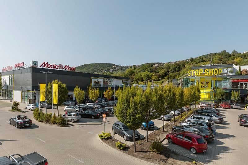 Strip mall-ok a bevásárlási szokások új nyertesei Magyarországon