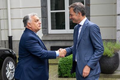 Orbán Viktor kezében az EU Tanácsának elnöksége a következő fél évben