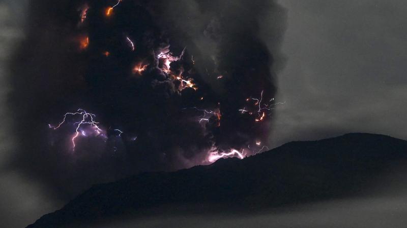 Az Ibu vulkán ismét kitört Indonéziában, evakuáció a Halmahera szigetén