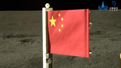 Kína bazaltból készült zászlót helyezett ki a Holdon