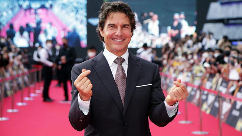 Tom Cruise látványos mutatvánnyal zárja a párizsi olimpiát