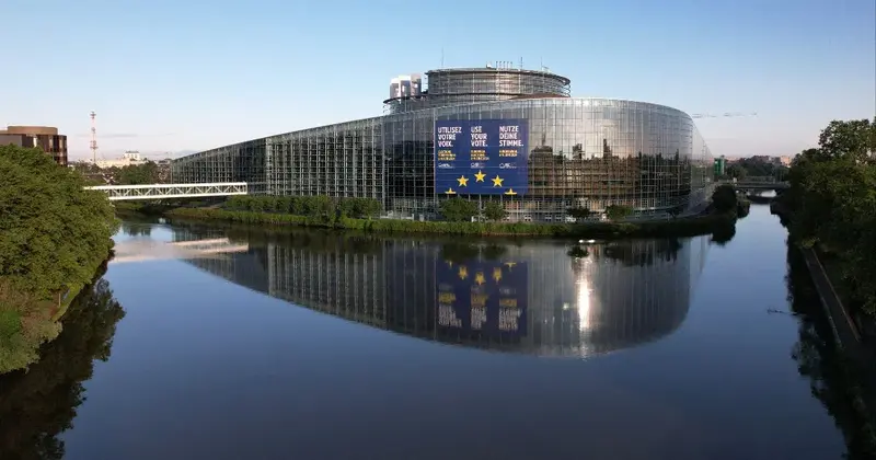Az Európai Parlamenti képviselők napidíja: a tények és viták