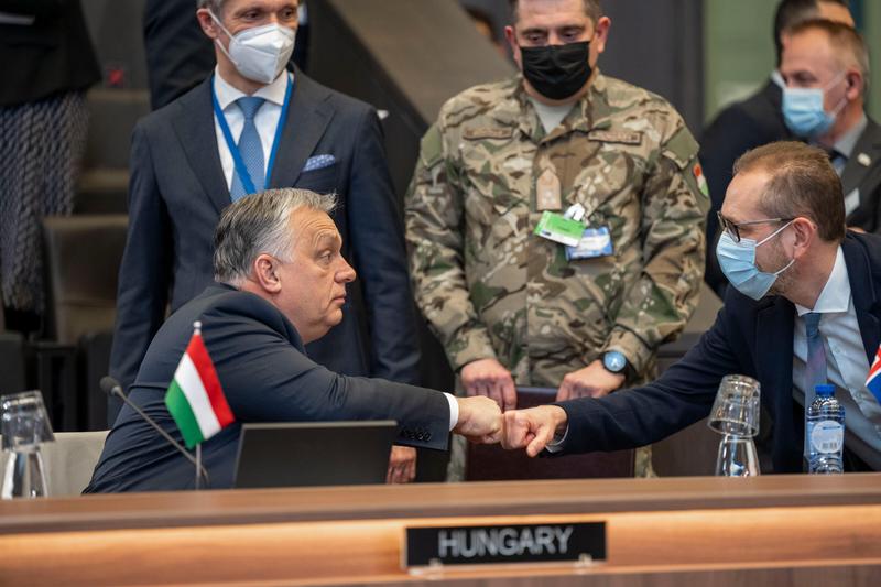 Orbán Viktor szerint át kell gondolni Magyarország NATO-tagságát